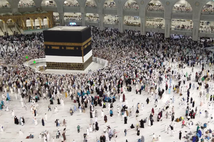 Ilustrasi kegiatan haji yang saat ini justru tengah jadi bahan korupsi.  (Canva/ radiefrmadna from Pixabay)