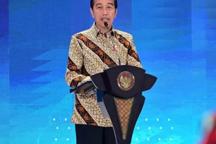 Jusuf Kalla menilai pemerintahan Jokowi sudah berusaha maksimal. Baca tanggapan JK dan permintaan maaf Presiden di akhir masa jabatan! (Instagram @jokowi / HukamaNews.com)