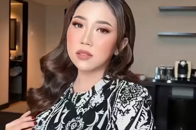 Kiky Saputri tidak ikut demo tapi punya cara unik untuk dukung negara. Simak tanggapan dan dukungannya lewat Instagram! (Instagram @kikysaputrii / GoraJuara.com)