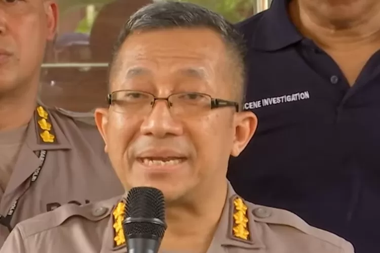 Dua remaja ditemukan tewas di Kali Bekasi. Identifikasi dan penyelidikan sedang berlangsung. Apa yang sebenarnya terjadi? (YouTube inews / HukamaNews.com)