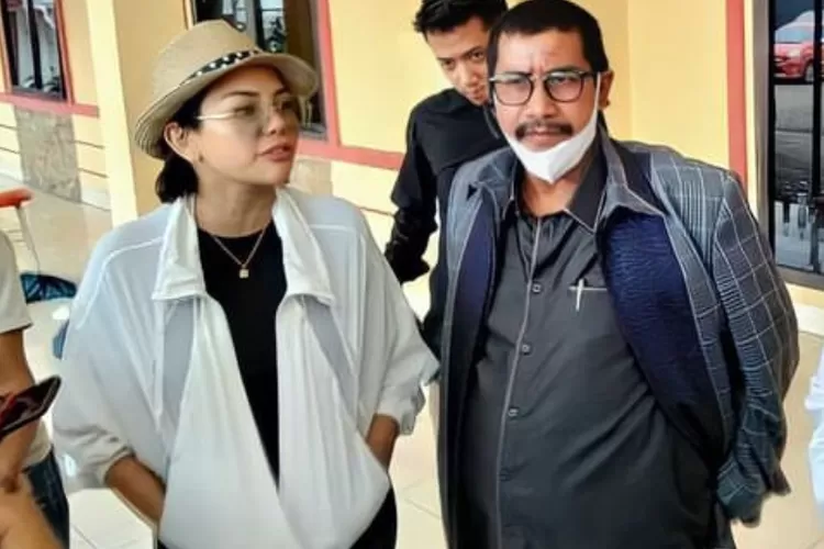 Nikita Mirzani dan Fahmi Bachmid (Instagram @fahmibachmid_advokat)