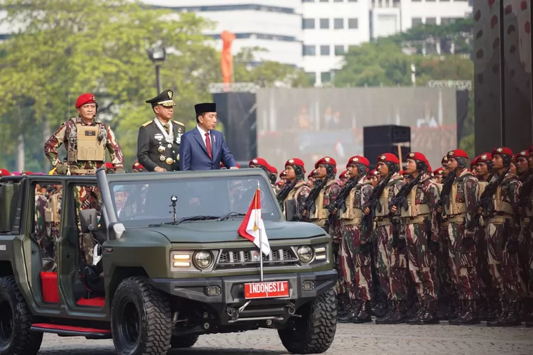 Jokowi ingatkan TNI jaga stabilitas menjelang Pilkada 2024! Baca selengkapnya tentang peringatan penting ini!