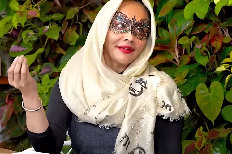 Sosok Doktif atau Dokter Detektif. (Foto/YouTube Curhat Bang Denny Sumargo)