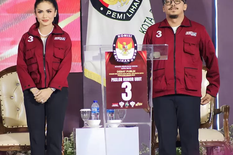 Potret Krisdayanti di debat kedua Pilkada Kota Batu 2024. (Instagram/@krisdayanti_official)