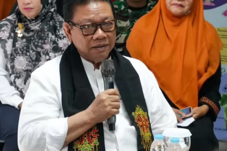 Agung Laksono gelar Munas tandingan PMI, lawan dominasi Jusuf Kalla. Konflik internal memanas, akankah membawa perubahan besar? (Instagram @wantimpres.ri / HukamaNews.com)