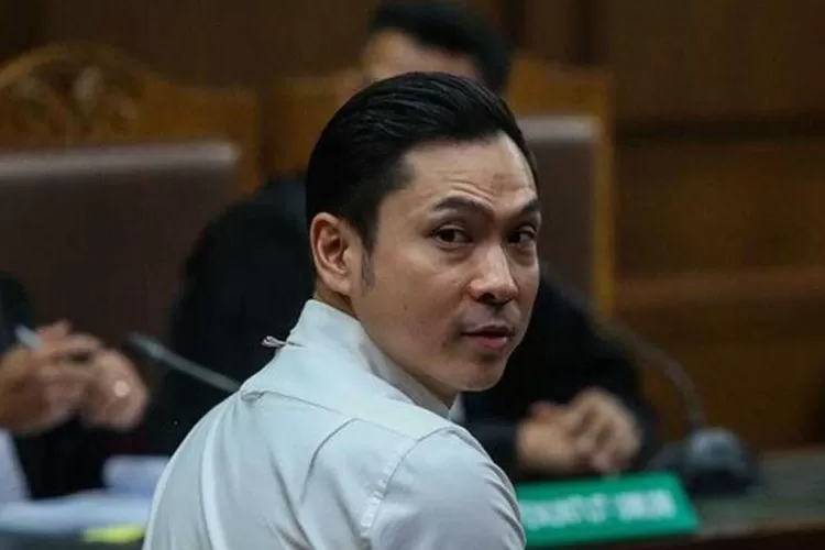 Harvey Moeis dituntut 12 tahun penjara atas korupsi timah, merugikan negara Rp300 triliun. (X @catchmeupco / HukamaNews.com)