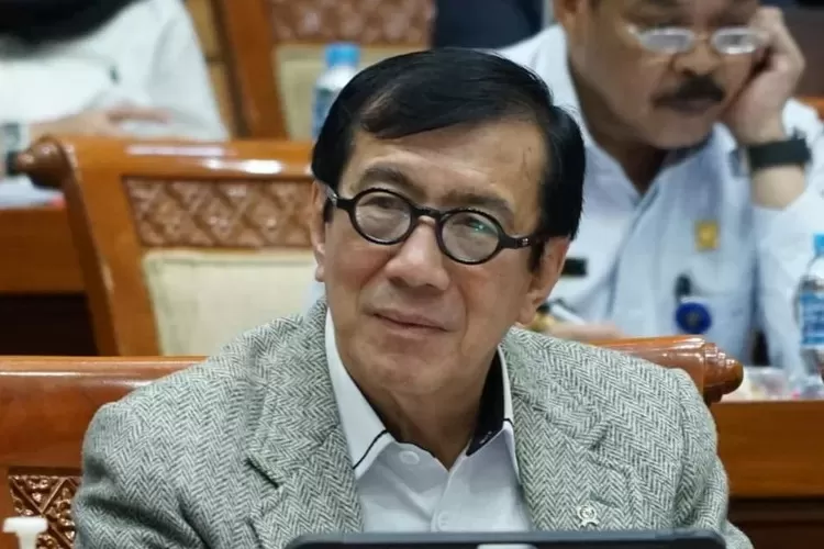 KPK panggil Yasonna Laoly sebagai saksi dalam kasus dugaan korupsi. Apa yang akan terungkap? Simak perkembangan selengkapnya! (Instagram @yasonna.laoly / HukamaNews.com)