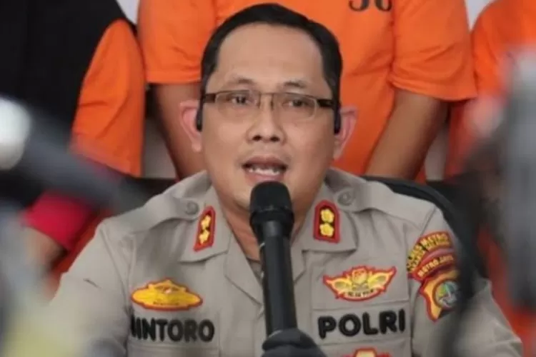 Dugaan pemerasan oleh AKBP Bintoro semakin panas! Kronologi kasus mengungkap transaksi uang miliaran rupiah dan kendaraan mewah. (Akun X @TukangBedahViral00)