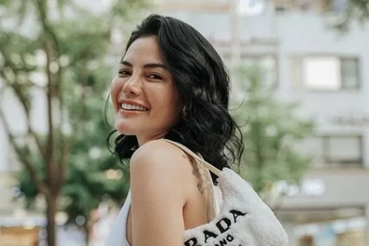 Nikita Mirzani Ditetapkan Tersangka oleh Polda Metro Jaya   (Foto: Instagram/@nikitamirzaniwardi_172)