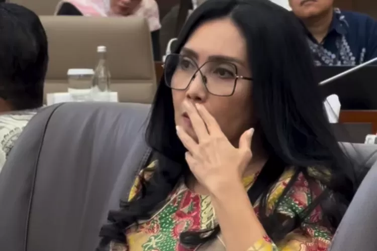 Rieke Diah Pitaloka  (Instagram @riekediahp)