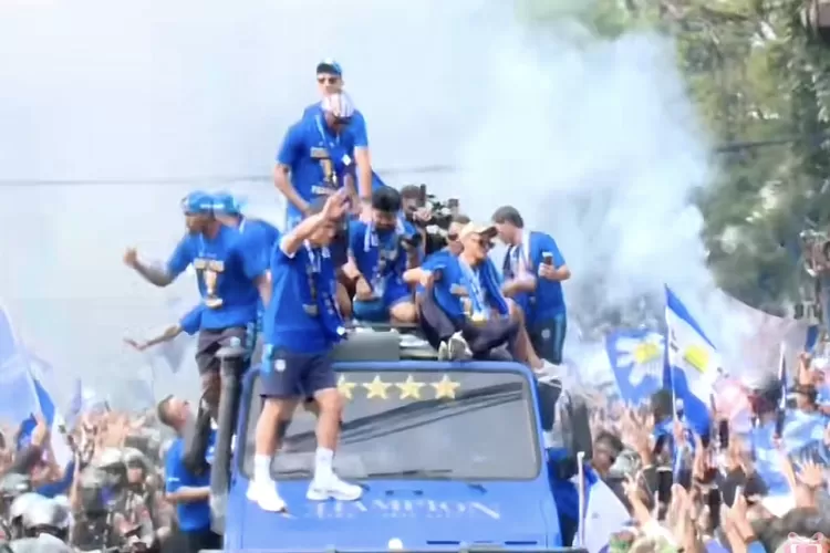 Kemeriahan konvoi kejuaraan Persib pada Minggu, 25 Mei 2025. (TikTok Indosiar)