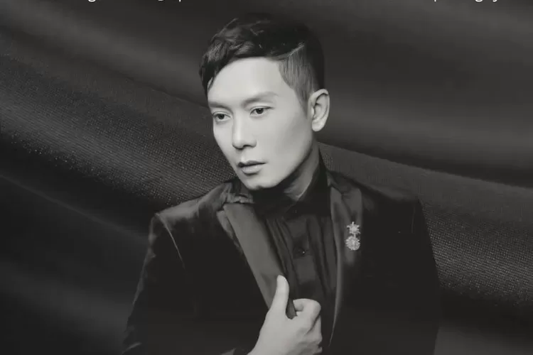 Sosok Hengki Kawilarang, perancang busana yang meninggal dunia. (Instagram @dpidamu)