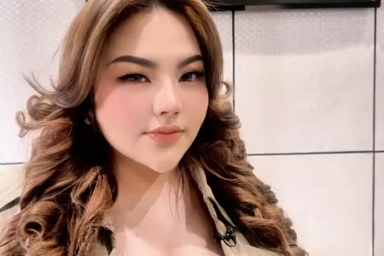 Lisa Mariana (Instagram @lisamarianaaa)