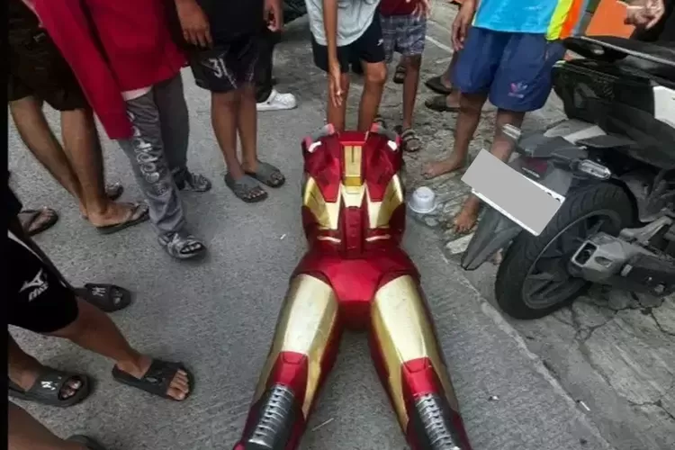 Figurin Ironman Ahmad Sahroni yang dijarah warga (X.com/@unmagnetism)