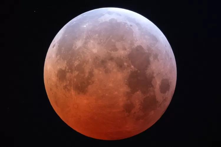 Berikut penjelasan apakah gerhana bulan total atau blood moon masih bisa dilihat pada malam ini 8 September 2025 atau tidak. (X @IndoPopBase)