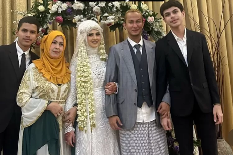 Ibunda Helwa Bachmid sebut sang anak sempat kelaparan 3 hari dan makan hanya dnegan nasi dan teh, tak sangka ada habib seperti begini (Instagram @helwabachmid_)