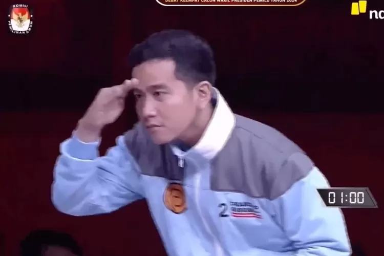 Momen dramatis dalam debat cawapres: Gibran Rakabuming Raka bingung atas jawaban kontroversial Mahfud MD tentang greenflation (Tangkapan Layar Youtube KPU / JakartaInsider.id)