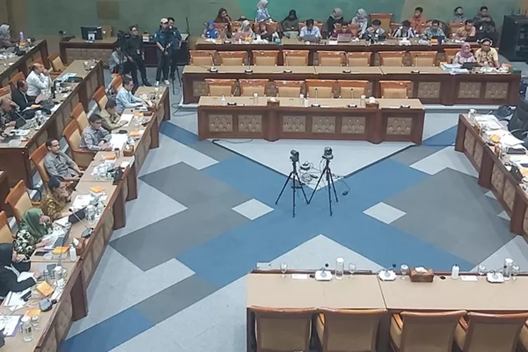 Komisi X DPR rapat kerja bersama Menteri Pendidikan Kebudayaan Riset dan Teknologi (Mendikbudristek) Nadiem Makarim. (ist)