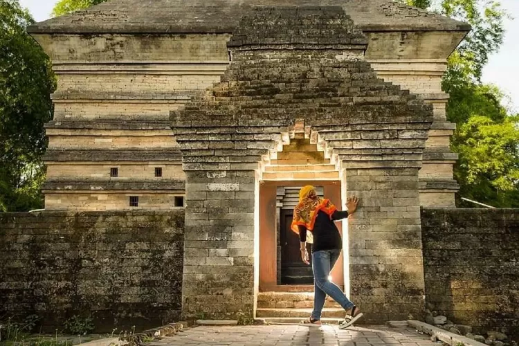 Kuburan Islam Tertua Ditemukan di Gresik, Niat Baik Fatimah binti ...