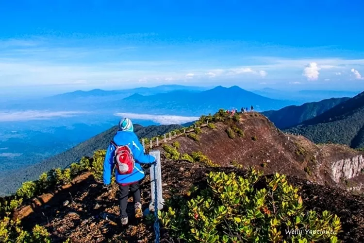 Daftar Gunung Ramah Pendaki Pemula Di Jawa Barat Dengan Panorama Alam ...