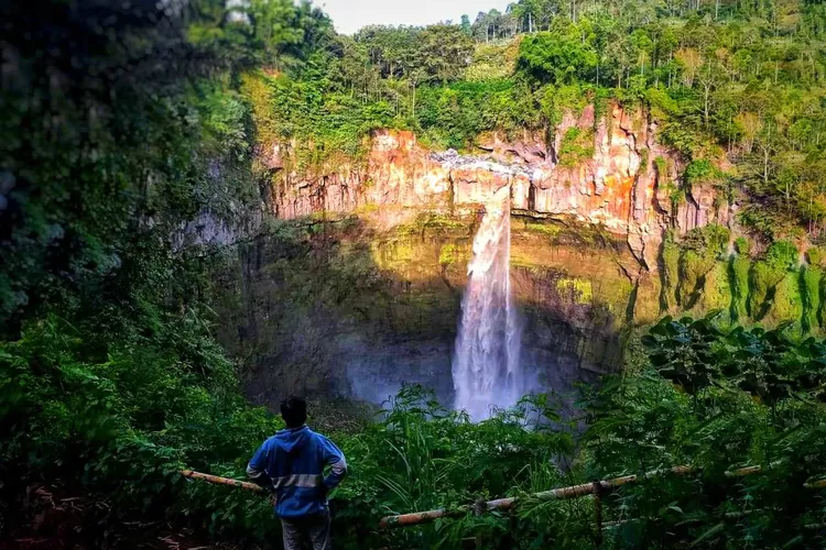 Pesona Keindahan Air Terjun Coban Sriti di Lumajang Jawa Timur. (Fot/FB/Ashar Ali )