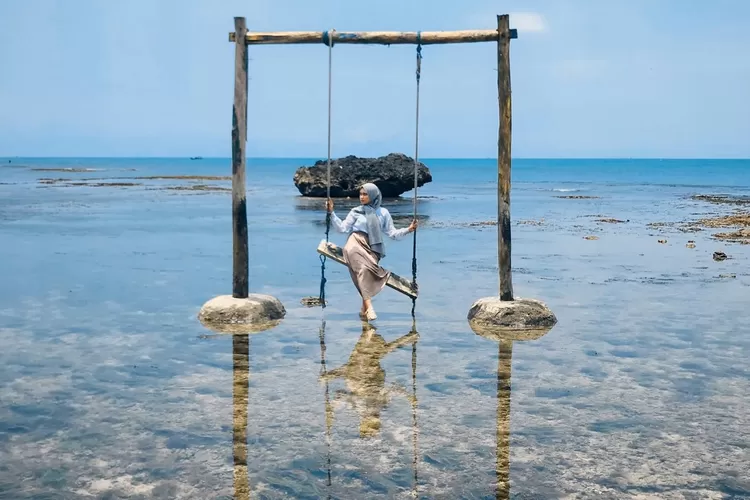 Mitos Pantai Carita Pandeglang Banten Villa Angker Sarang