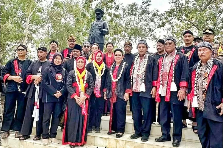 Wisata Bukit Soeharto Ponorogo Semakin Ikonik, Patung Presiden Ke-2 ...