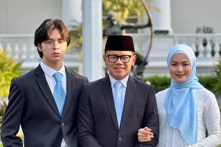 Pesona Kenatra Mahesha curi perhatian netizen Indonesia saat dampingi Bima Arya. (@yane_ardian / Instagram)