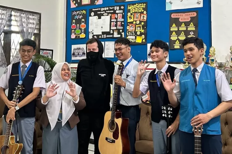 Heboh Alan Walker ke Medan, Temui Guru Musik dan Siswa yang Viral