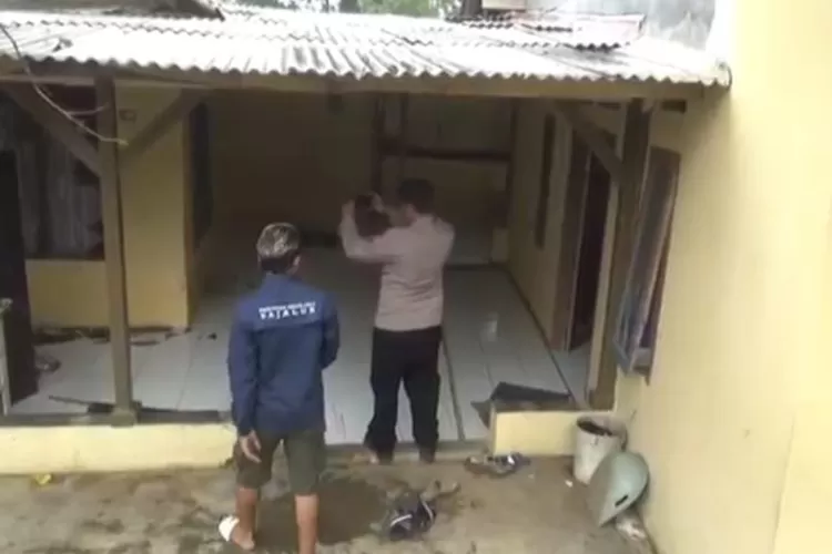 Bangunan Ponpes di Desa Salem, Kecamatan Pondoksalam, Kabupaten Purwakarta rusak diamuk warga (Dok. Sisijabar.com)