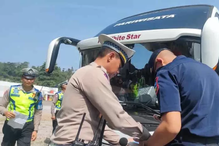 Cegah Kecelakaan, Puluhan Bus Pariwisata Diperiksa Di Garut - Sisi Jabar