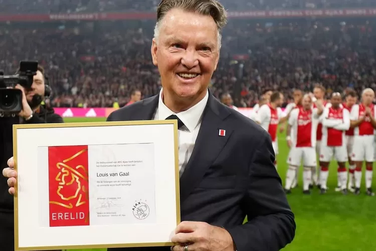 Louis van Gaal diduga bakal menggantikan posisi Patrick Kluivert sebagai pelatih Timnas Indonesia, pasca diakhiri kontraknya. (Instagram/ @vangaal)