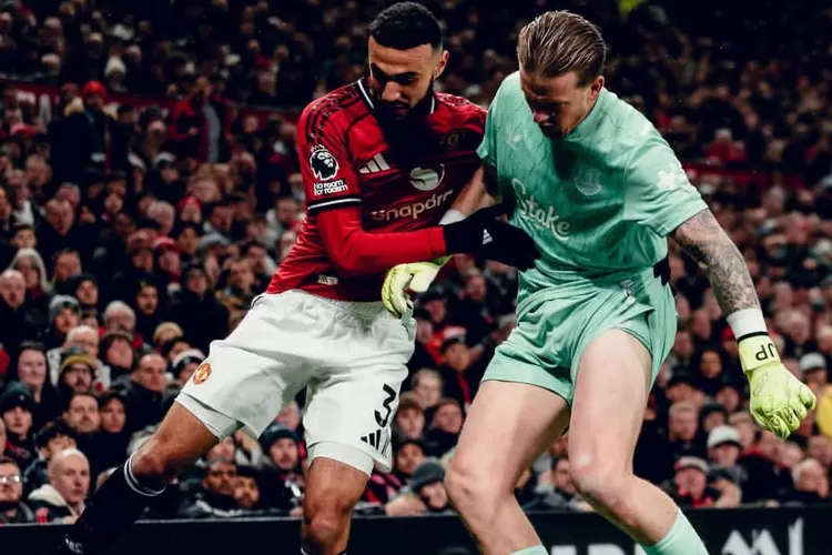 Manchester United tumbang di kandang sendiri usai dikalahkan 10 pemain Everton dengan skor tipis 0-1. (Instagram/@manchesterunited)