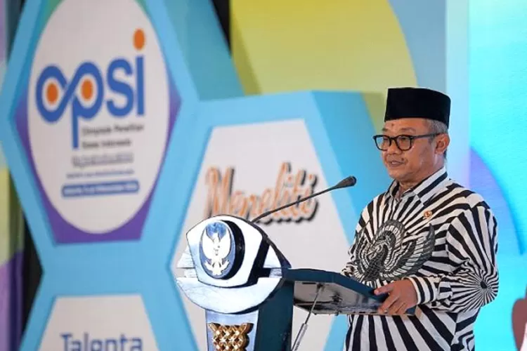 Potret Menteri Pendidikan Dasar dan Menengah (Mendikdasmen) Abdul Mukti yang menerapkan kebijakan baru untuk mengubah kurikulum belajar di pendidikan dasar dan menengah di Indonesia.  (Instagram.com/@abe_mukti)