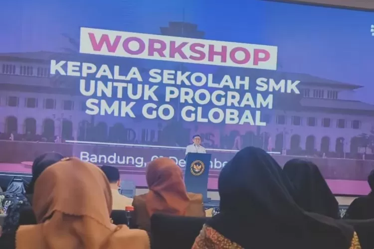 Menko Pemberdayaan Masyarakat Muhaimin Iskandar memberi arahan pada Workshop SMK Go Global di Bandung (Ag/Dailynotif.com)