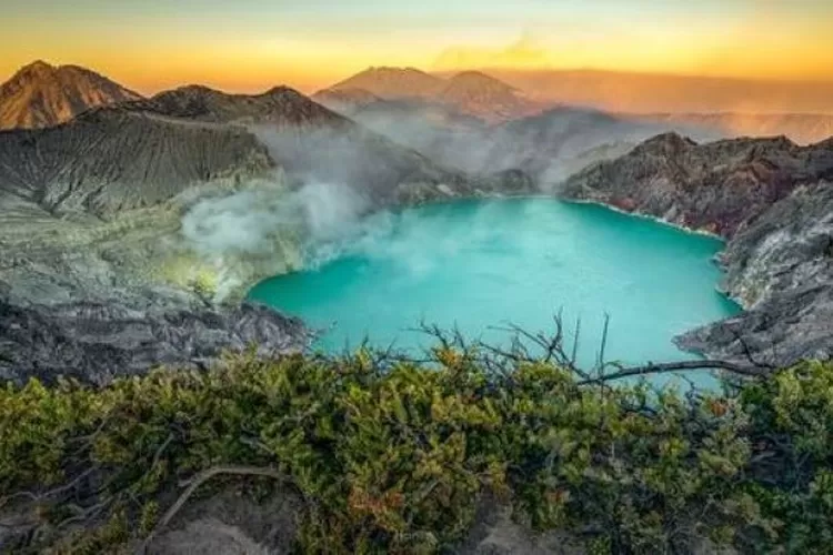 Kawah Ijen (pinterest/youpic.com)