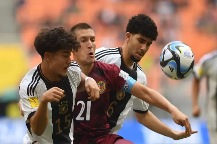 Pressing Tinggi Jerman Bikin Frustrasi Venezuela: Der Panzer Juara Grup ...