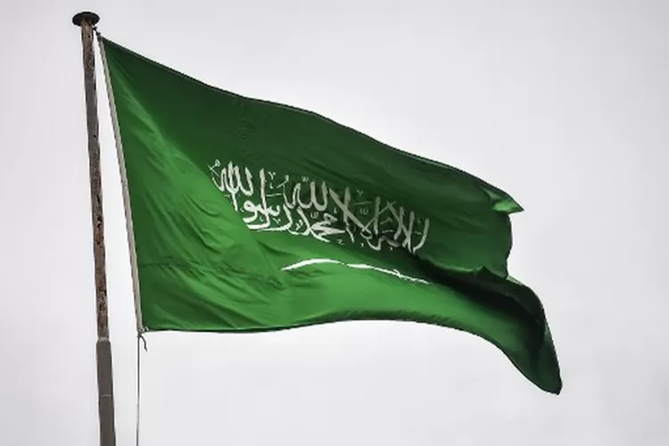 Foto ilustrasi: Bendera Arab Saudi  (AFP/OZAN KOSE)