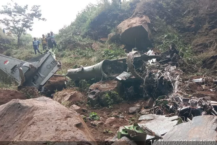 Lakukan Latihan Rutin, 2 Pesawat TNI AU Jatuh Di Lereng Bromo Dan 3 ...