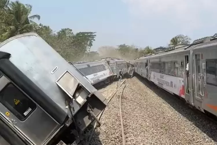 Anjlok Di Kulon Progo, Kereta Api Argo Semeru Miliki Gerbong Class ...