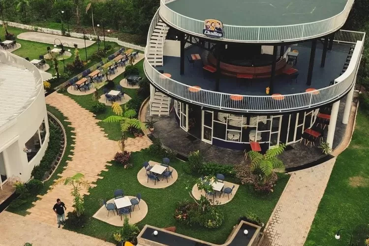 Chatten Cafe: Nongkrong Unik di Kota Batu dengan View 360 Derajat!