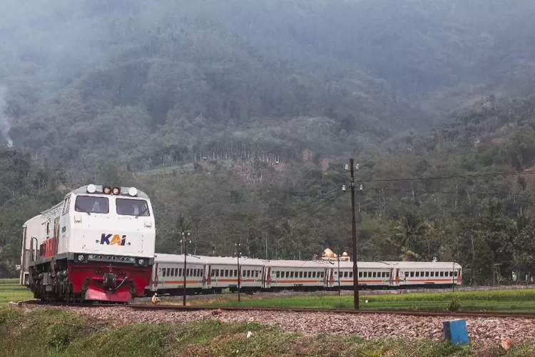 KAI Berikan Kompensasi Ke Penumpang Kereta Api Terdampak Kecelakaan KA ...