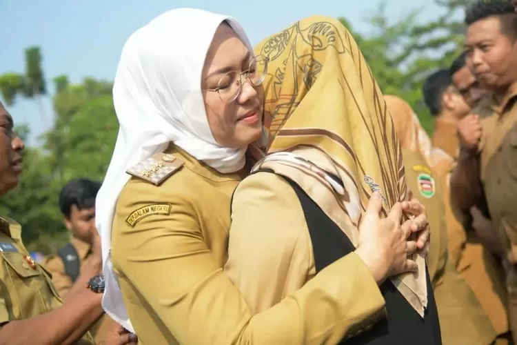 Siapakah Sosok Iskandar Penakluk Hati Anne Ratna Mustika Bupati