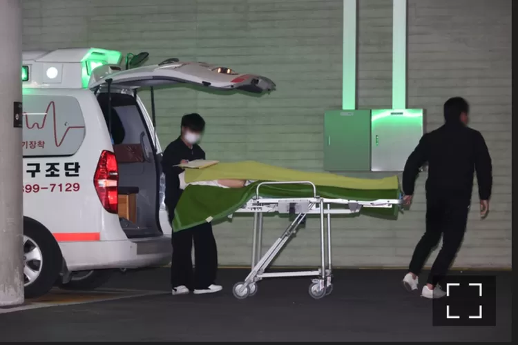 eju Air alami kecelakaan tragis di Bandara Muan, menewaskan 179 penumpang. Dua pramugari selamat, berikut detailnya! (Yonhap / HukamaNews.com)