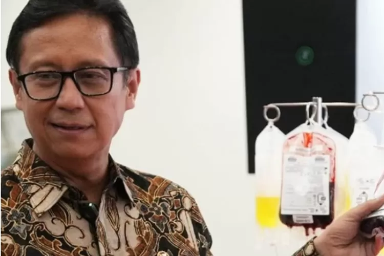 Potret Menteri Kesehatan Budi Gunadi Sadikin saat mengunjungi pabrik Oneject Indonesia terkait pembuatan mesin Hemodialisa dan kantong darah pada 26 Februari 2025 (Instagram/bgsadikin)
