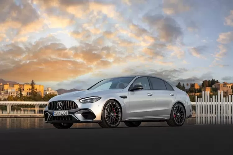 Dibanderol Seharga Rp 1 M, Mercedes-AMG C63 S E Performance 2024