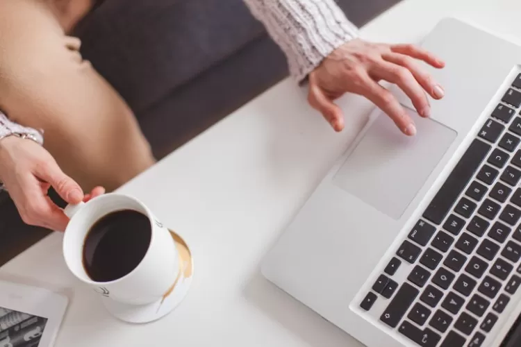 website adalah alat penting untuk menunjukkan eksistensimu, dan kamu bisa mencapainya tanpa harus paham coding.  (Freepik.com/freepik)