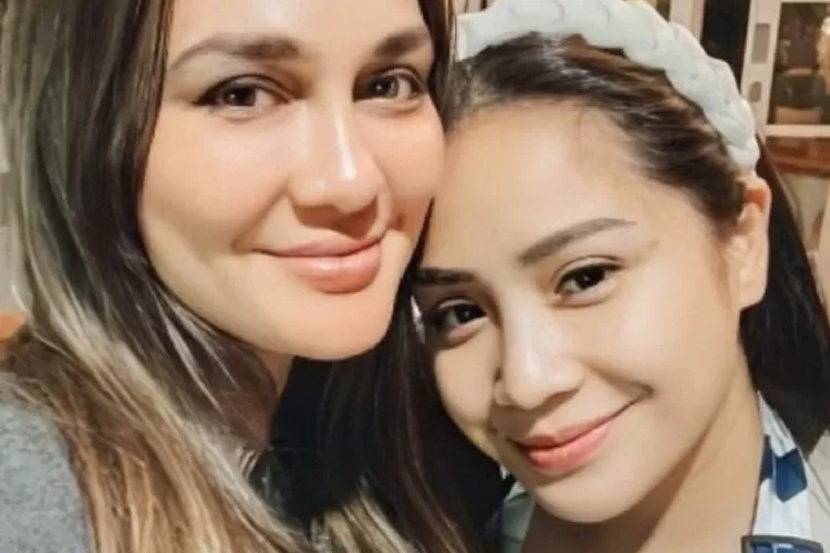 Nagita Slavina Jadi Mak Comblang Luna Maya dan Maxime Bouttier (Instagram @raffinagita1717)