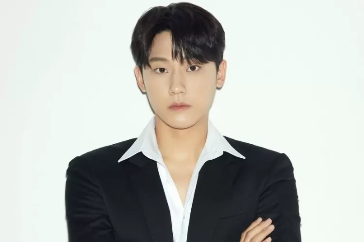 Lee Do Hyun. (Instagram @ldh_sky)