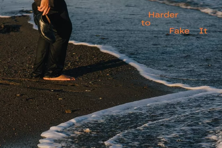 Harder To Fake It - Hollow Coves (akun Instagram @hollowcoves)